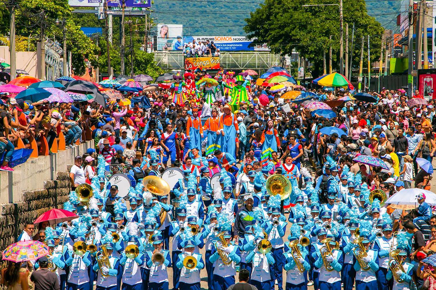 Con Desfile de Correo dan inicio Fiestas Agostinas