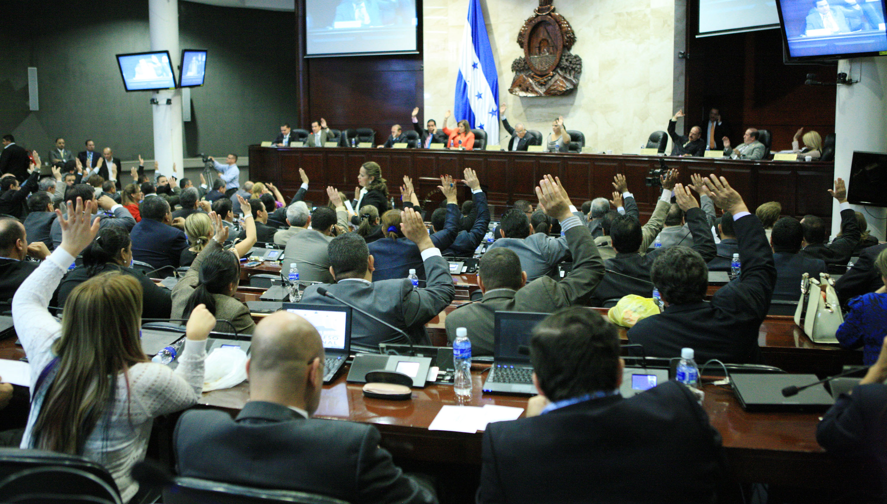 Más de 100 diputados hondureños son investigados por corrupción