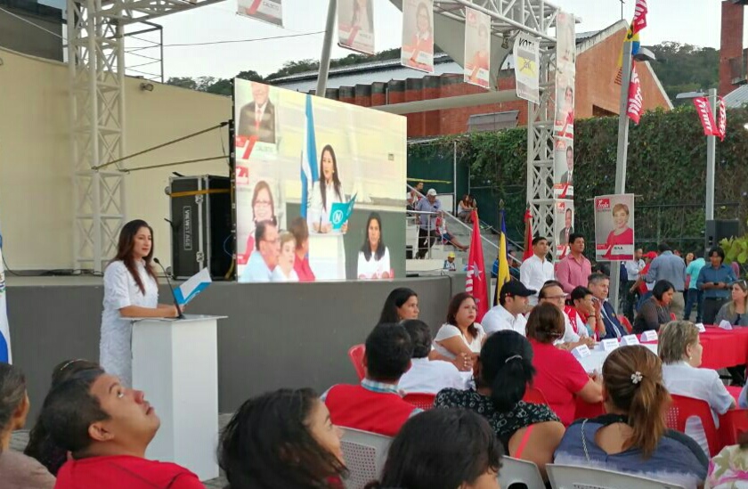 FMLN inicia su campaña en municipio bastión de Bukele