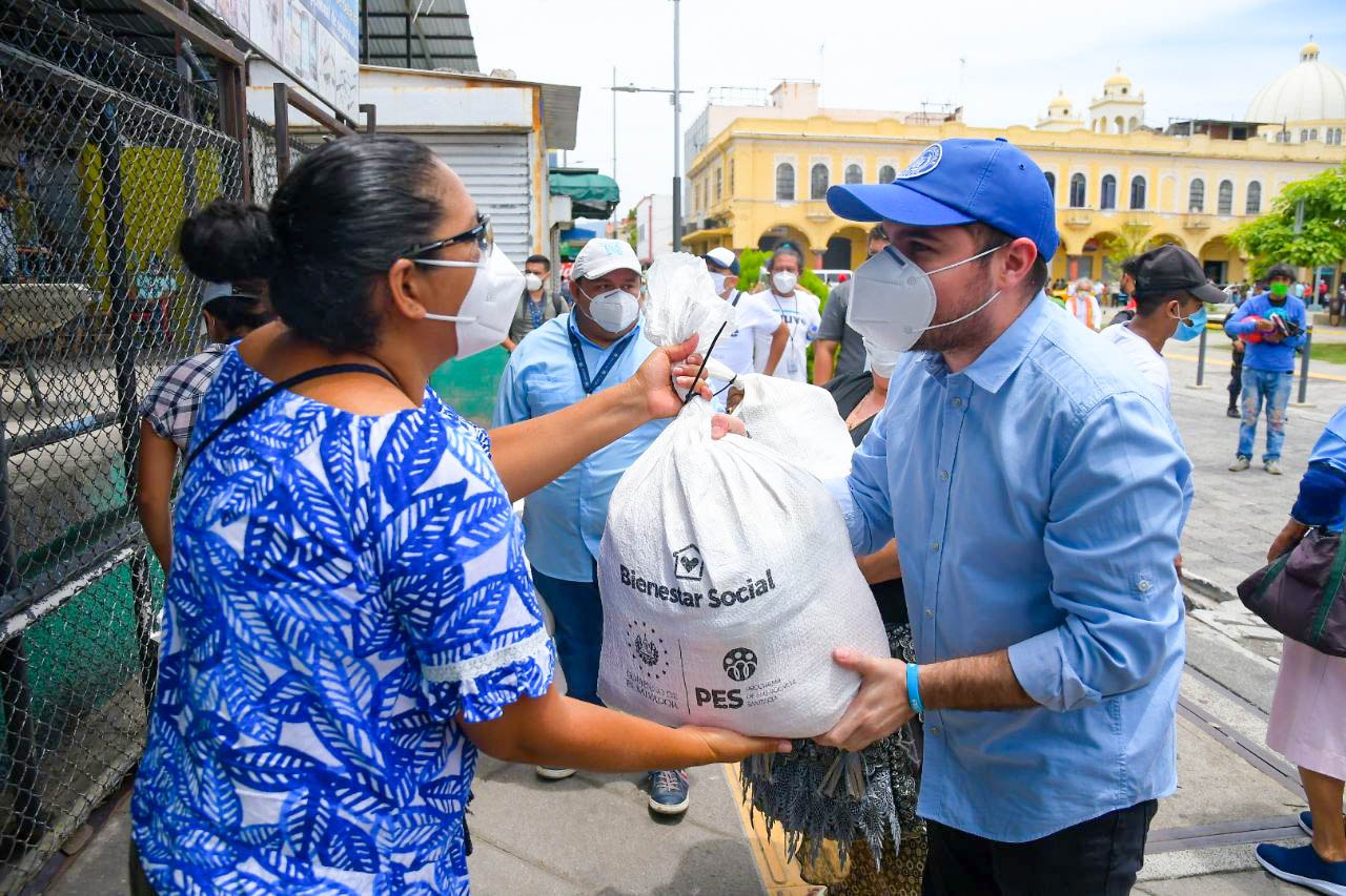 Gobierno Entrega Paquetes Alimentarios A Vendedores Informales Del