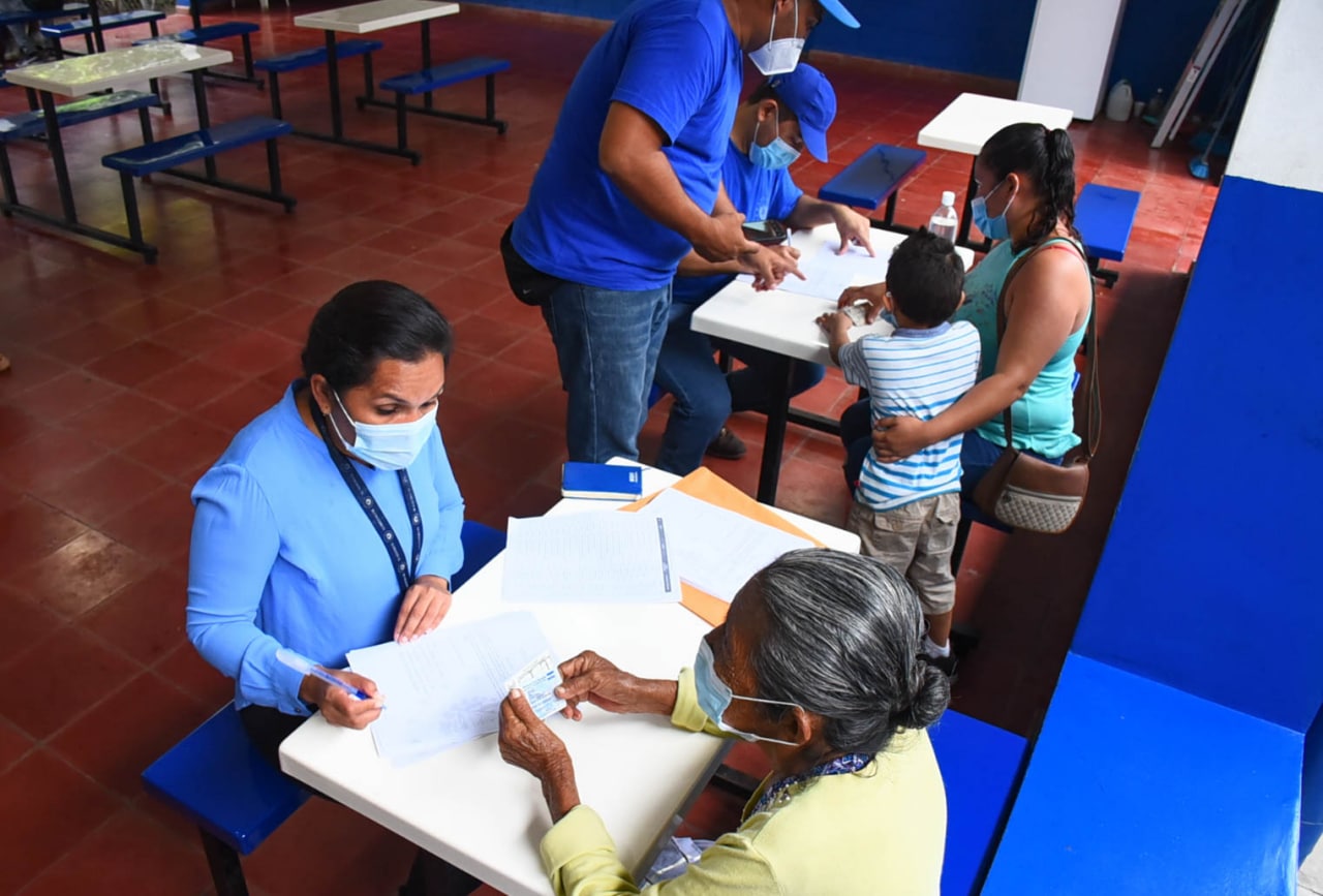 Familias afectadas por el deslave en Nejapa reciben aporte económico