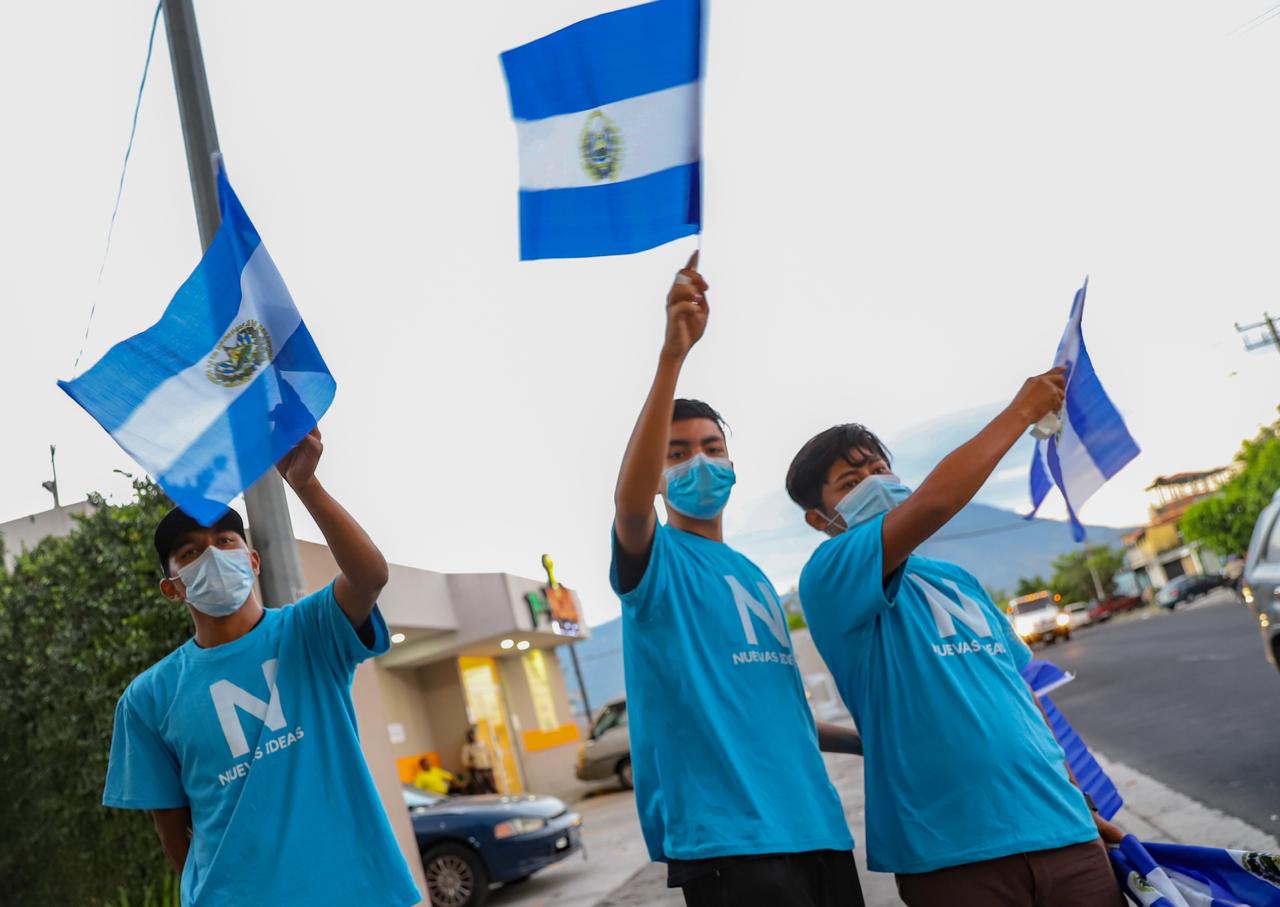 Nuevas Ideas Se Une Al Gobierno Que Pide A La Poblacion Lucir La Bandera De El Salvador Para Dar Bienvenida Al Ano Del Bicentenario