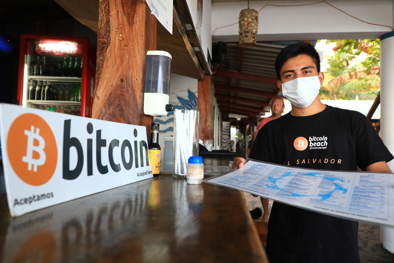 como invertir en bitcoin en el salvador