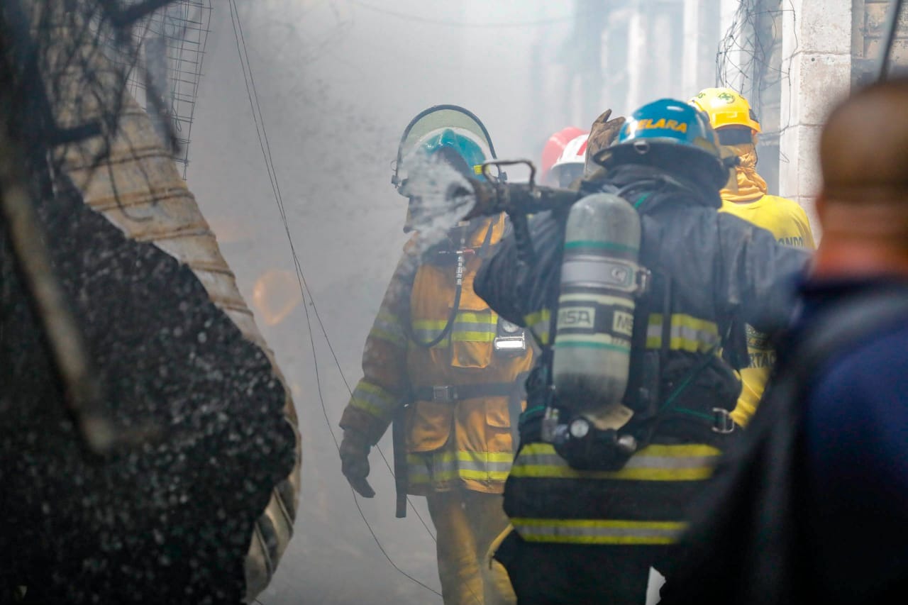 Diferentes Instituciones Trabajan Por Sofocar El Incendio En Mercado