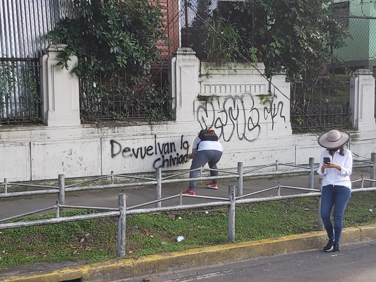 Manifestantes De FMLN ARENA Y Aliados Vandalizan Propiedad Privada