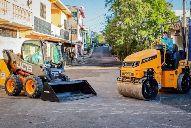 Gobierno inicia reparación de baches en Ilobasco