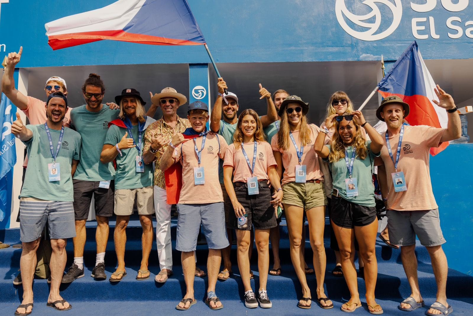 Más de 260 atletas de todo el mundo participan en el torneo Surf City