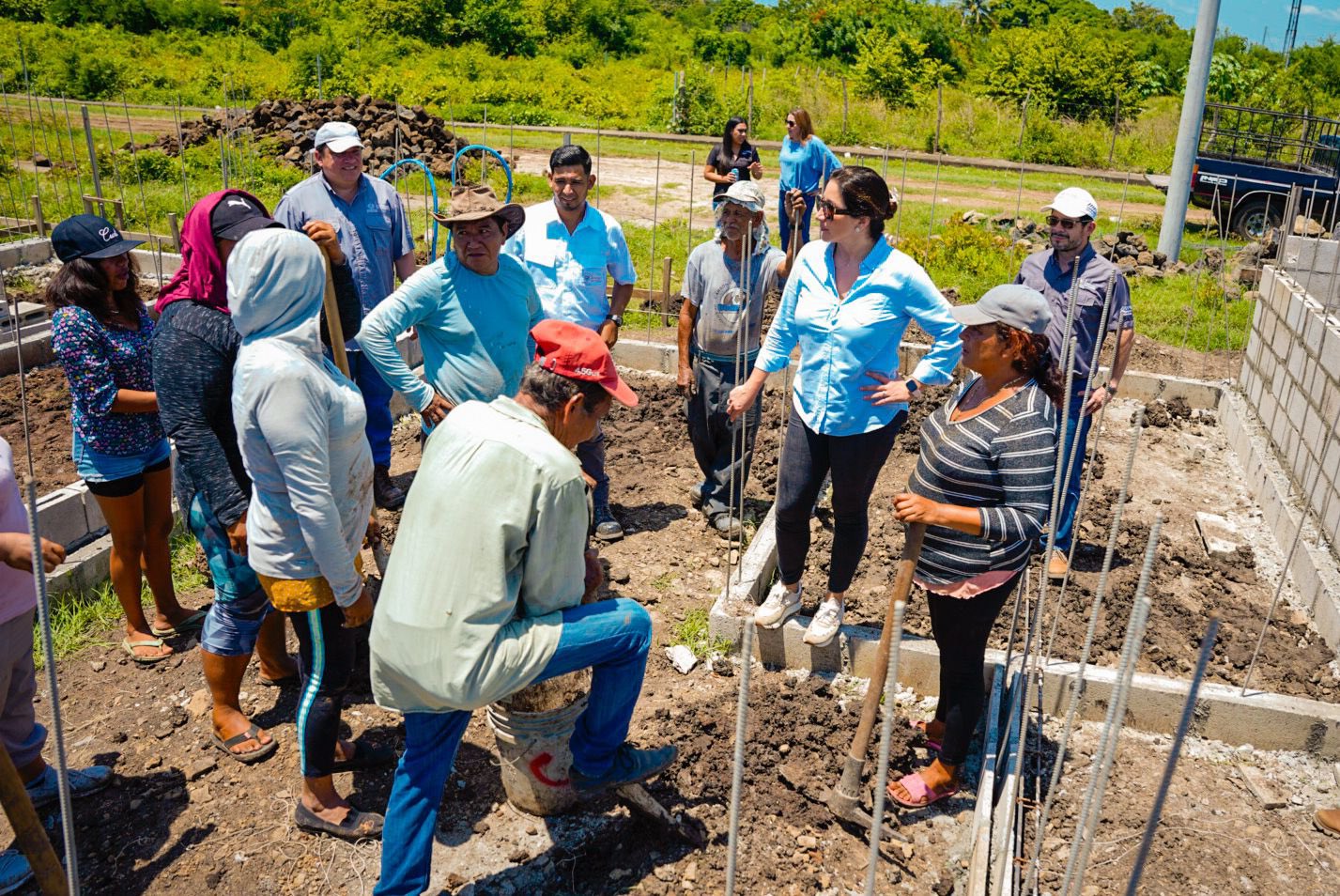 Inician construcción de viviendas para familias en condiciones de