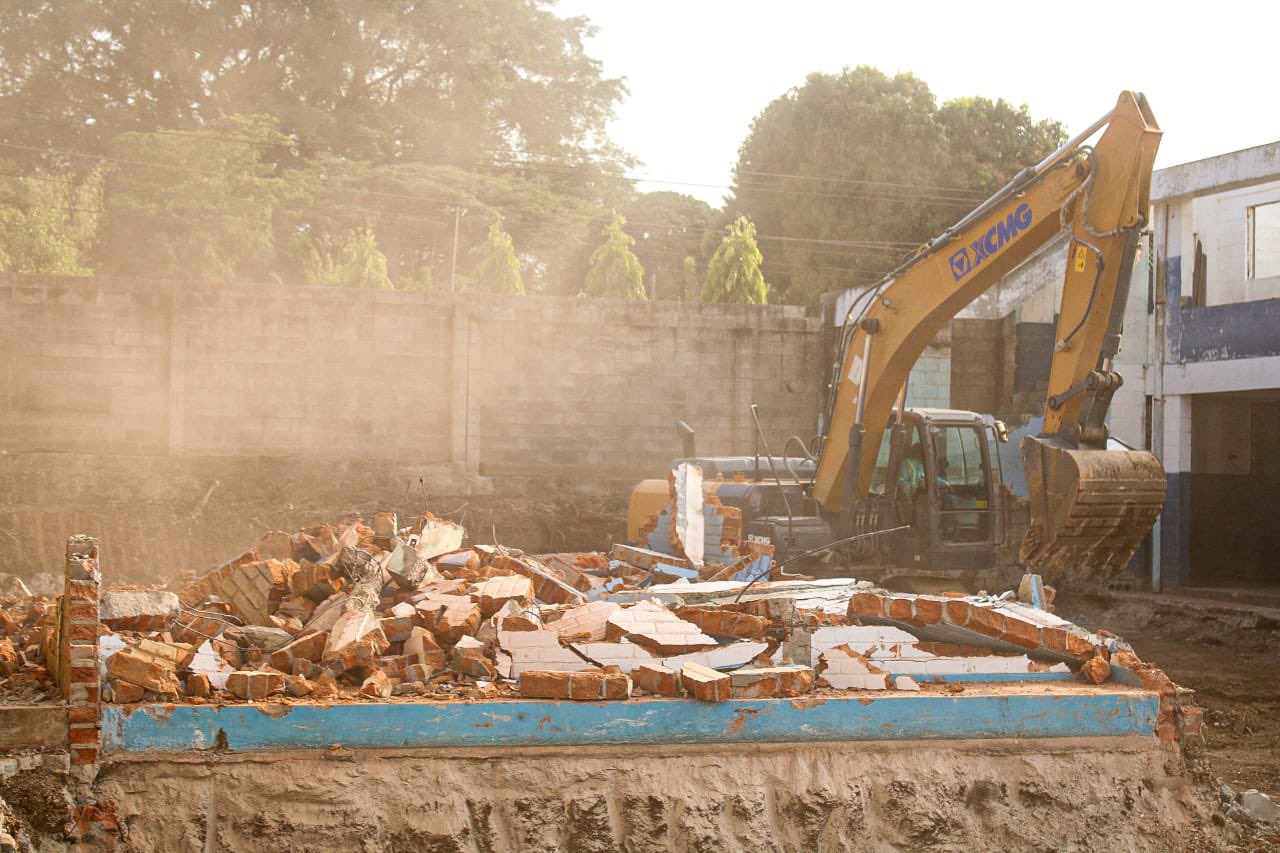 DOM inicia reconstrucción de escuela en Colonia Santa Leonor Santa Ana