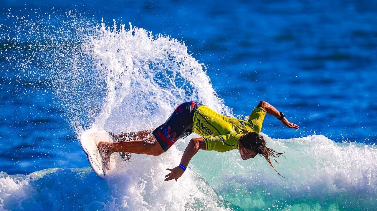 Récord histórico de surfistas inscritos en el Surf City El Salvador ...