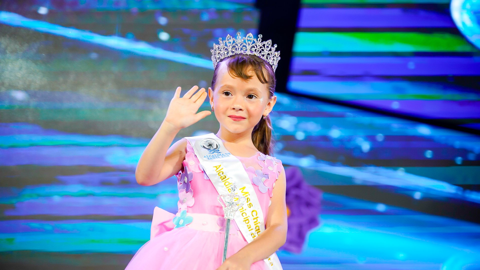 Coronan a Miss Chiquitita 2023-2024 en Santa Ana