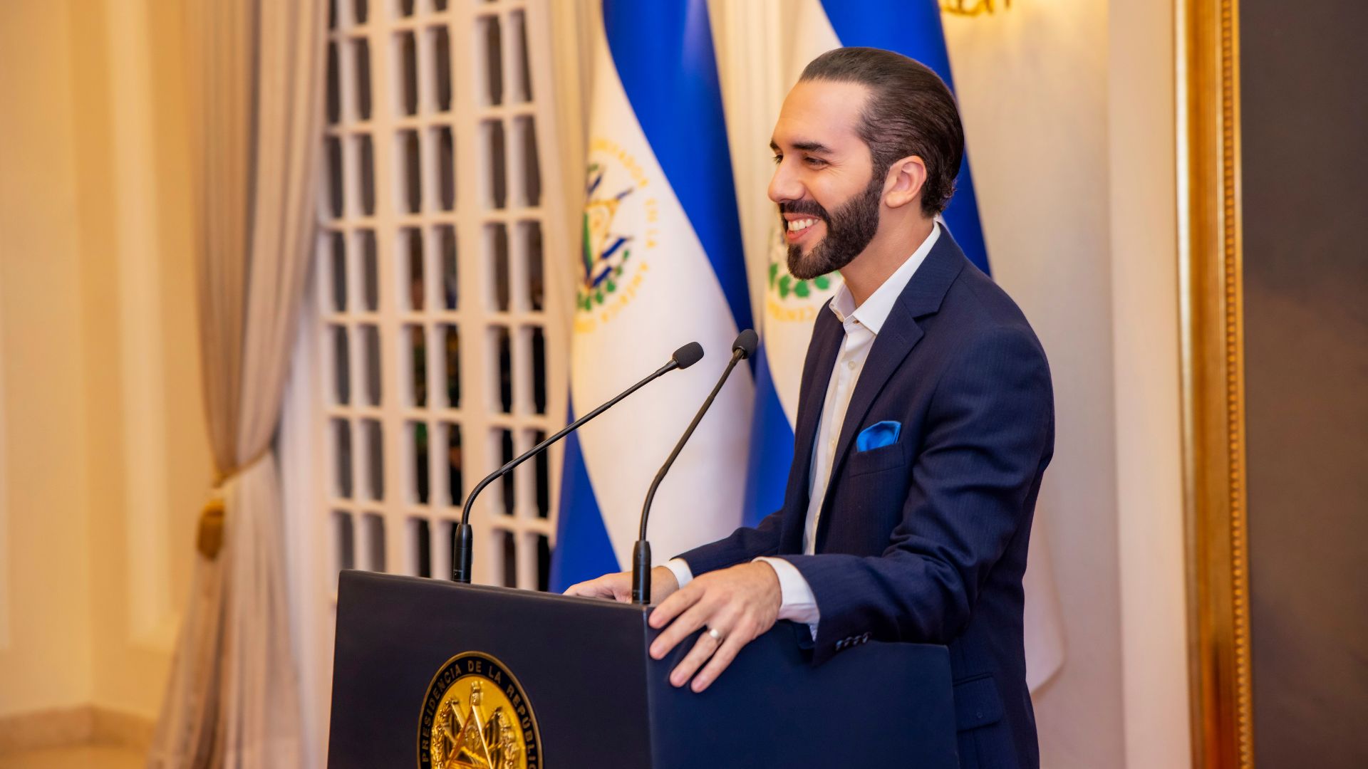 President Bukele maintains positive levels of trust with Salvadorans
 2024-04-23 01:54:58