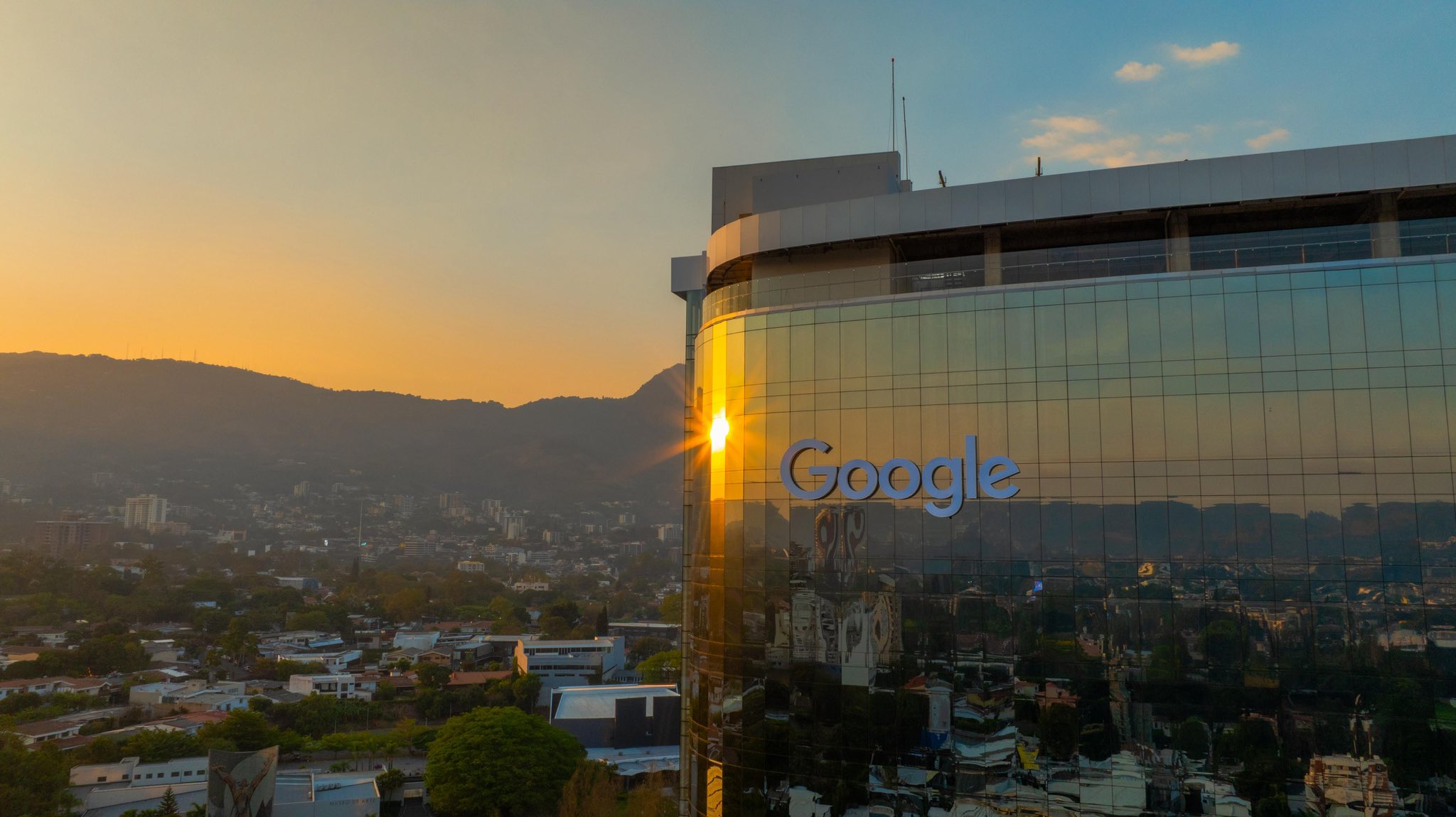 Google highlights benefits of investing in El Salvador