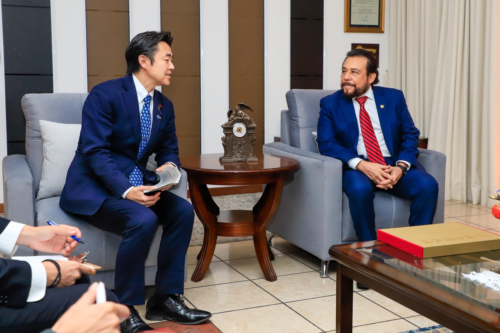 The Vice President of El Salvador meets with the Japanese delegation to strengthen cooperation