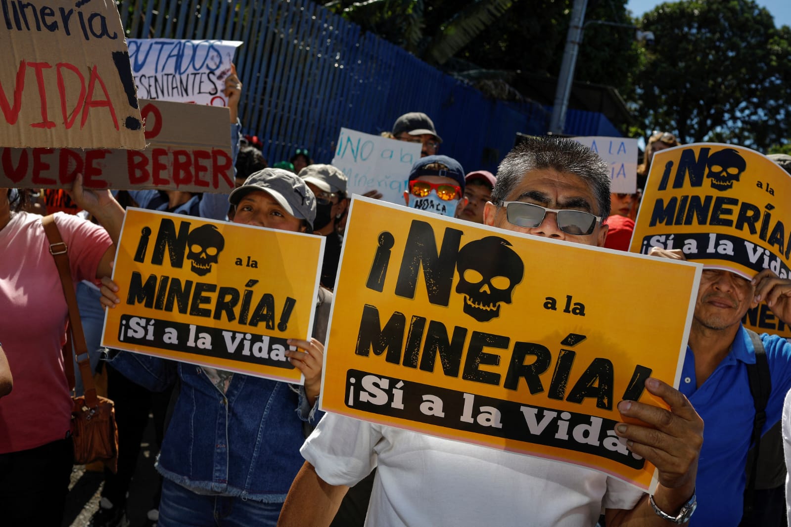 Iglesia y Cristosal realizan campaña contra la minería metálica en El  Salvador