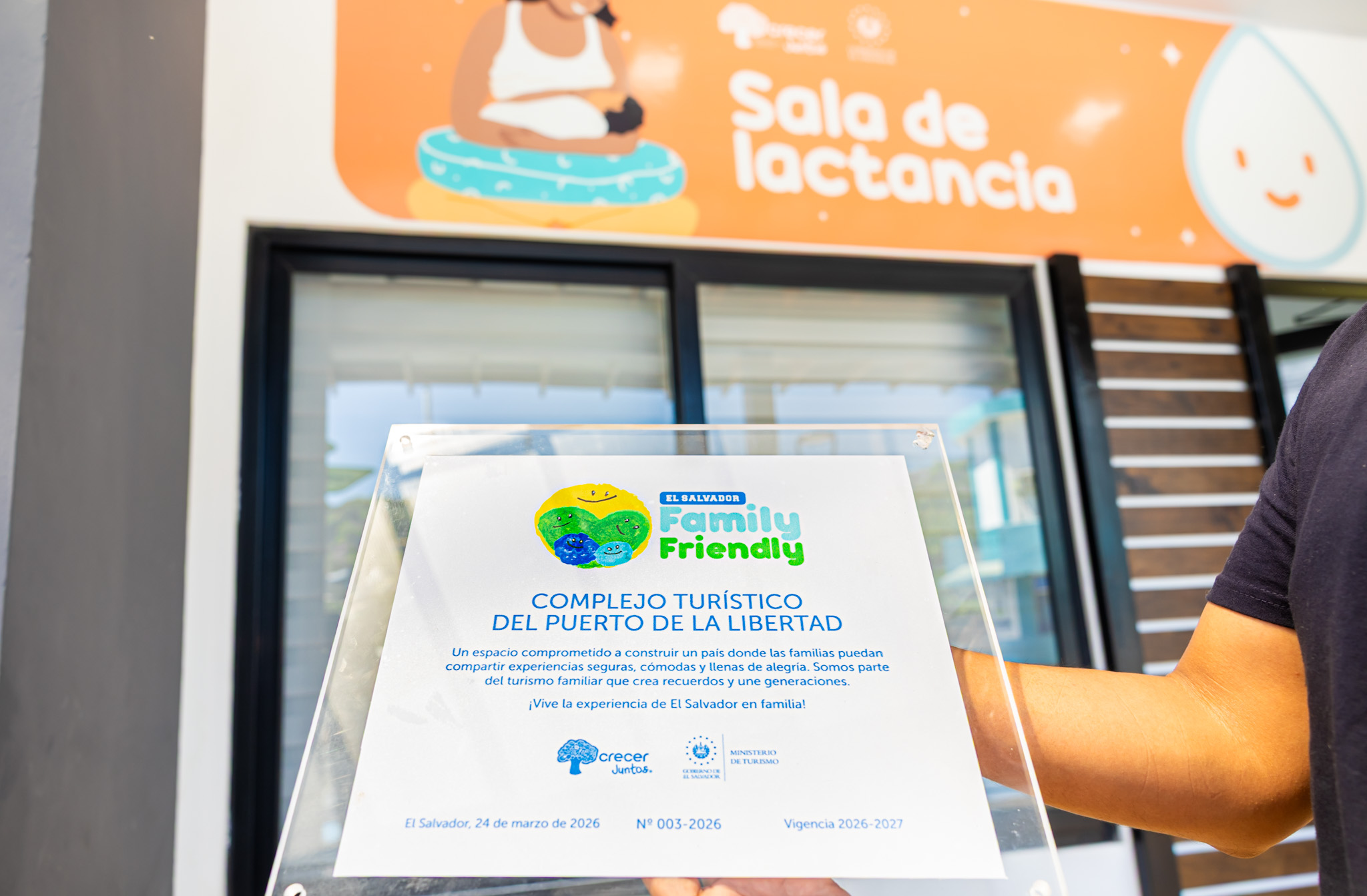 Puerto de La Libertad recibe el sello Family Friendly gracias a su enfoque en las familias y la niñez