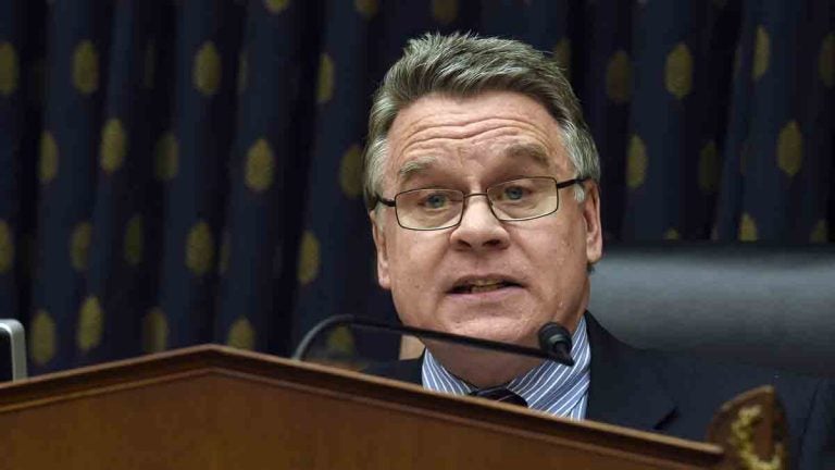 Congresista Chris Smith cuestiona a demócratas por ignorar la historia de violencia en El Salvador