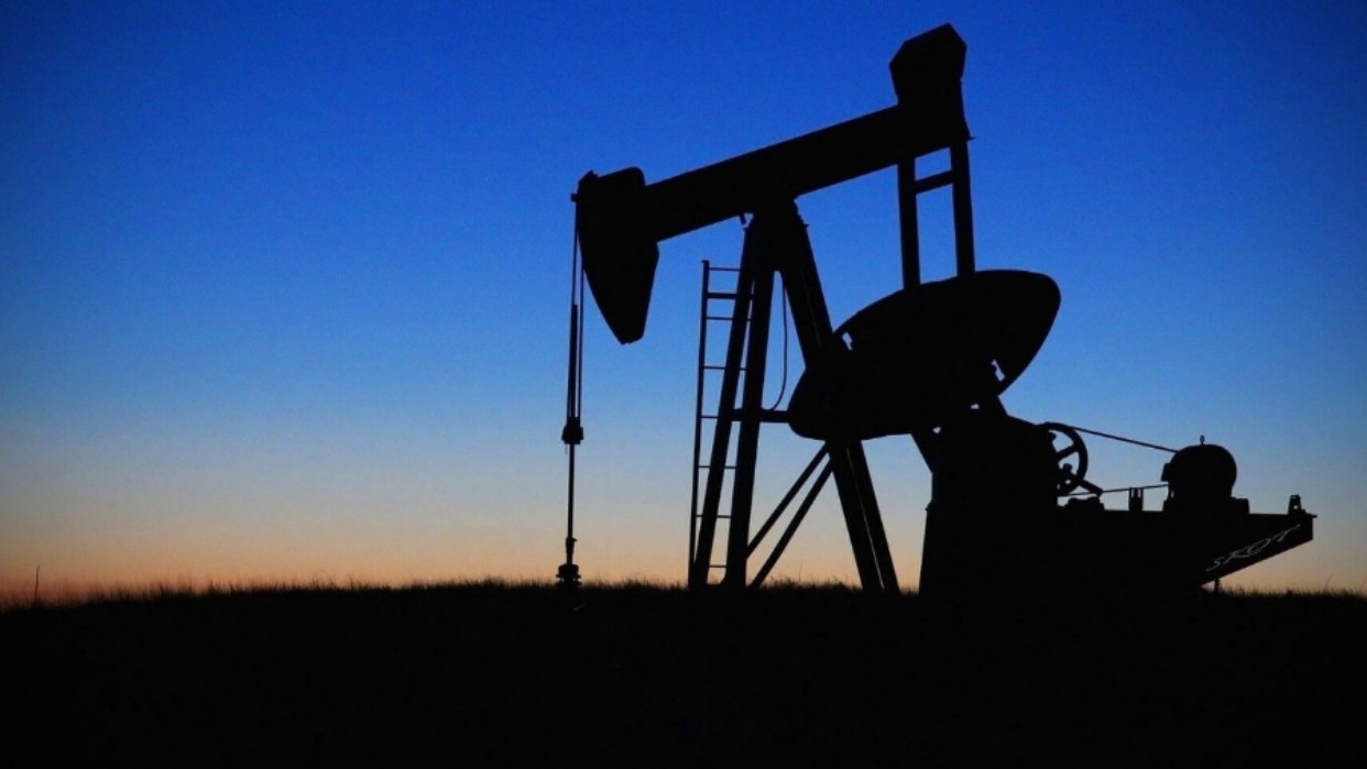 Petróleo sube más de 5 % y supera los $117 por barril