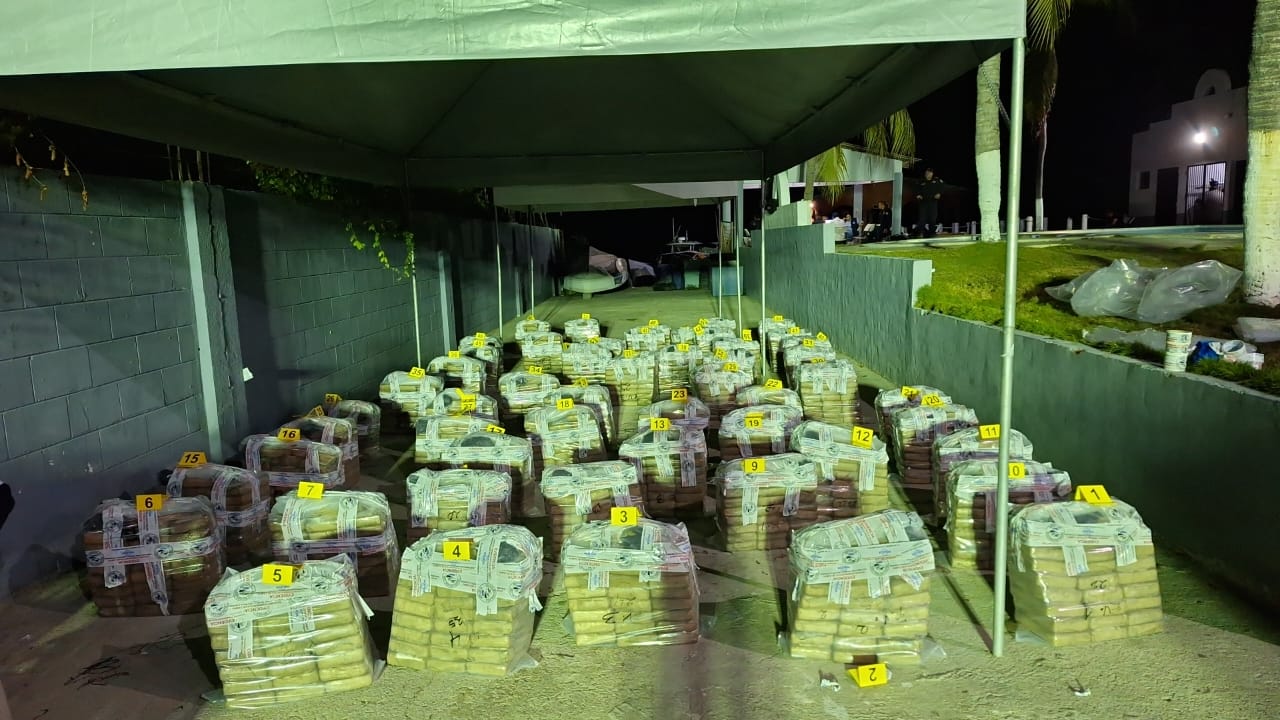 Condenan a seis extranjeros a 12 años de prisión por transportar millonario cargamento de cocaína