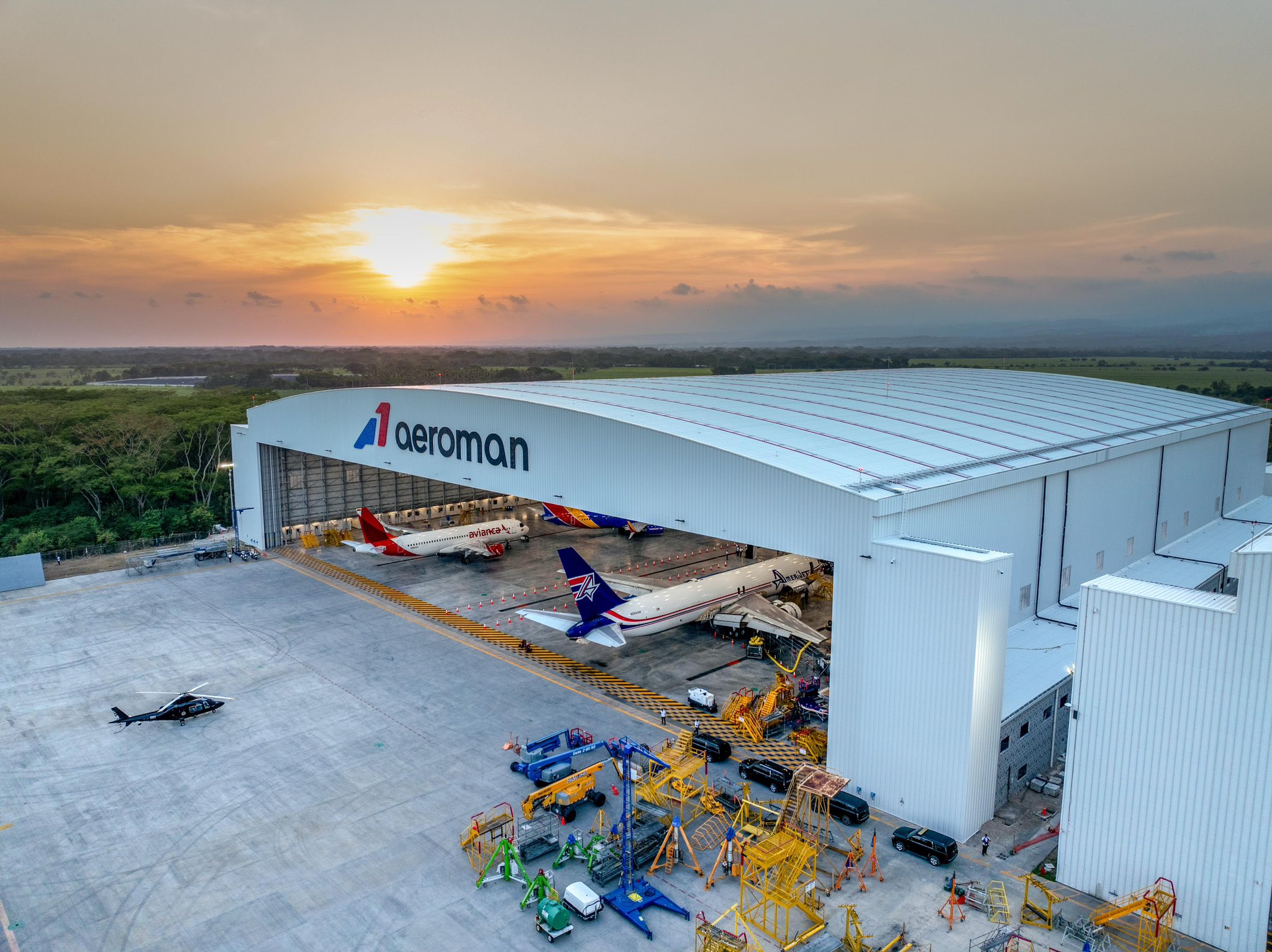 El Salvador inaugura nuevo centro de mantenimiento aeronáutico