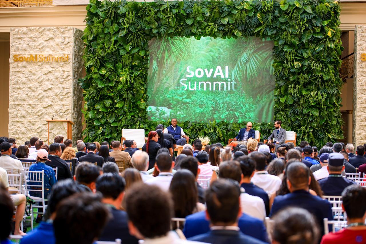 Cumbre SovAI reúne a más de 550 asistentes en su primer día y destaca avances en IA en El Salvador