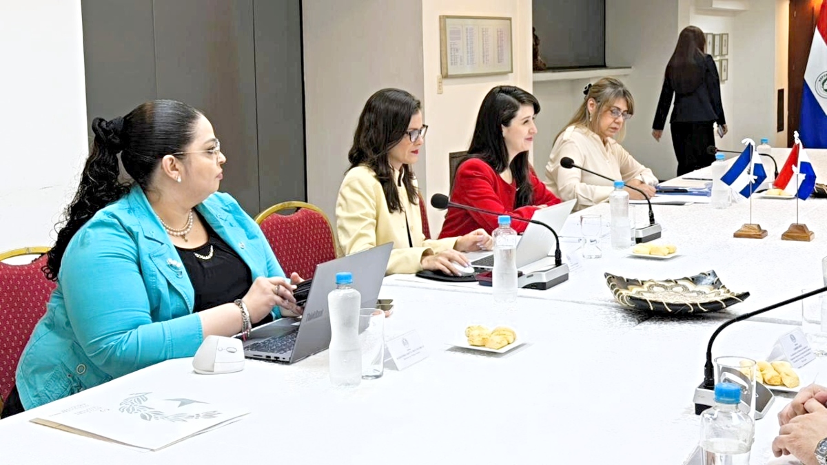 El Salvador brindará cooperación a Paraguay en áreas clave tras reunión bilateral