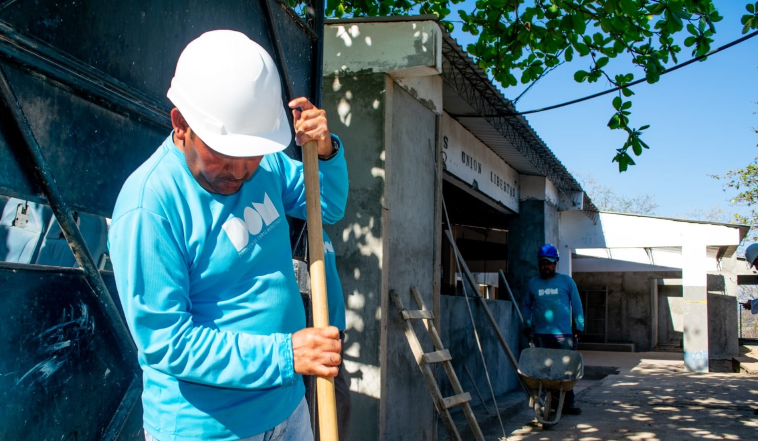 Cuadrillas de la DOM modernizan centro educativo de Panchimalco