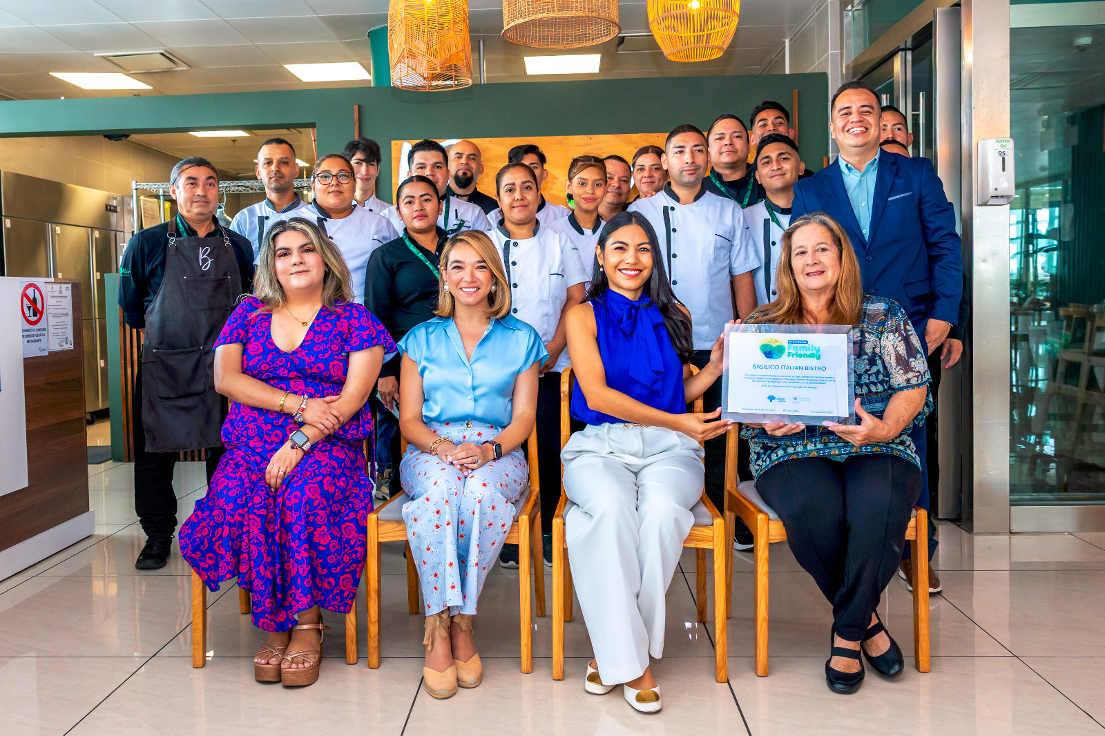 Restaurante Basílico recibe Sello Family Friendly en la Biblioteca Nacional (BINAES)