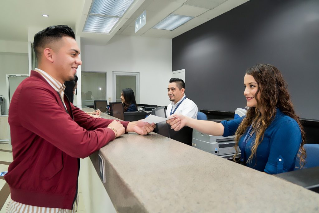 Sistema financiero salvadoreño supera los $21,000 millones en créditos hasta febrero