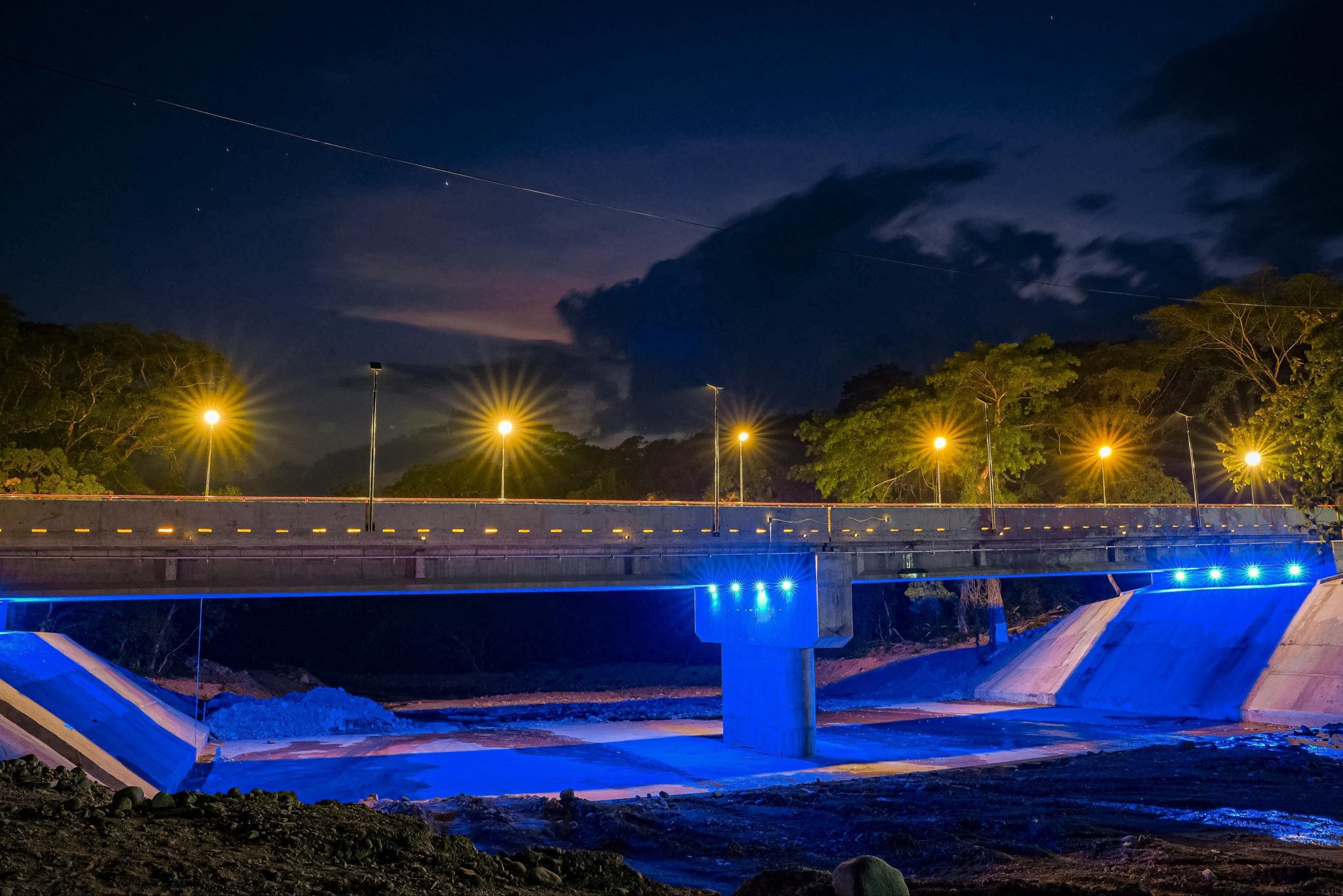 Inauguran moderno puente sobre el río Guastena en Chalatenango Sur