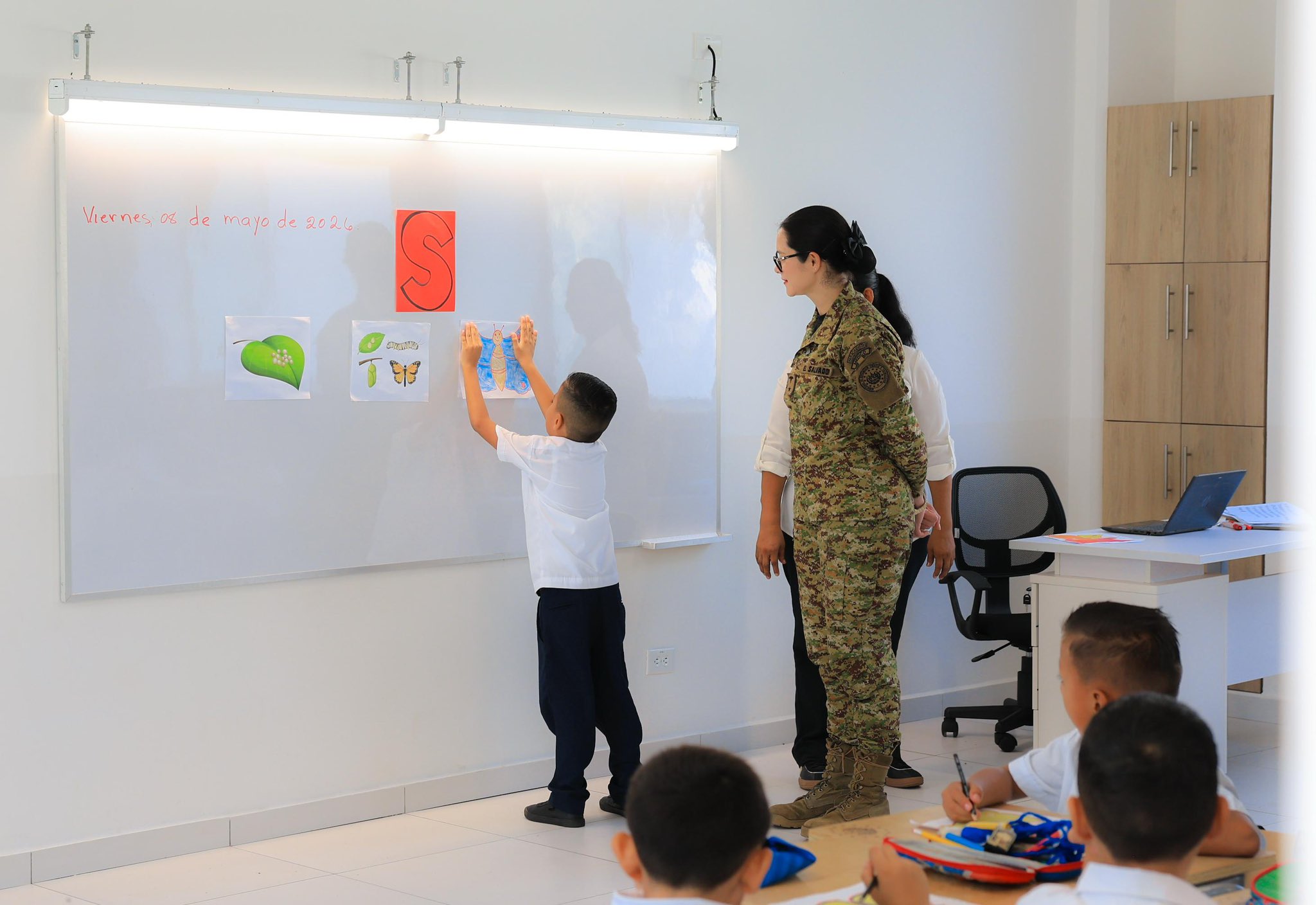 Ministra de Educación visita Centro Escolar Colonia Alvarado en Acajutla