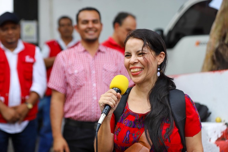 Lideresa del movimiento “Salvemos El Espino” se inscribe como precandidata a diputada de San Salvador en el FMLN