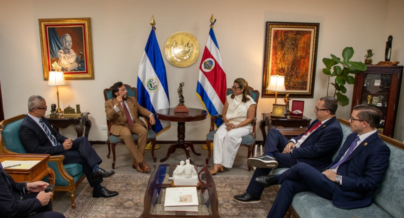 Vicepresidente Ulloa recibe a comitiva del gobierno de Costa Rica